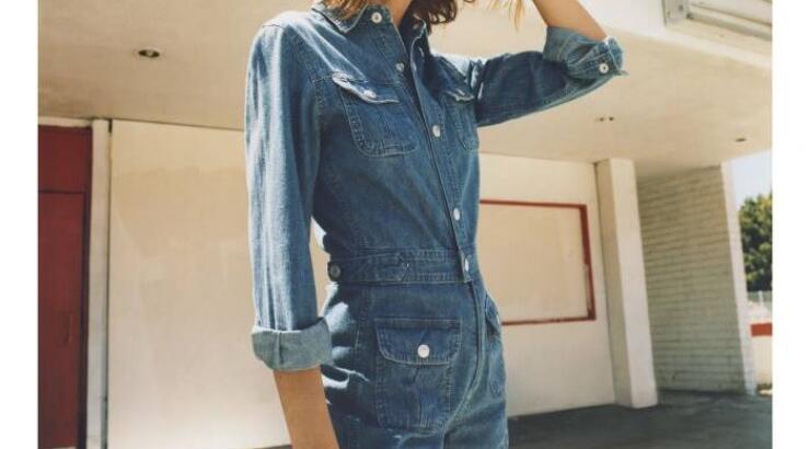 Η Alexa Chung συνεχίζει τη συνεργασία της με την AG Jean