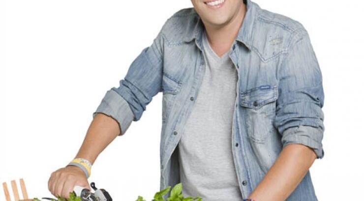 Ο Αλέξανδρος Παπανδρέου γυρίζει την Κύπρο μ΄ένα κόκκινο ποδήλατο