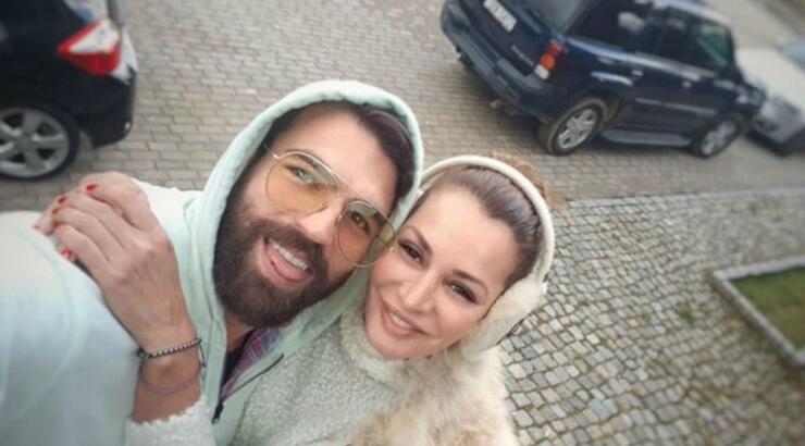 Δημήτρης Αλεξάνδρου: Ανήρτησε εικόνα με τη σύντροφό του γυμνή στο κρεβάτι!