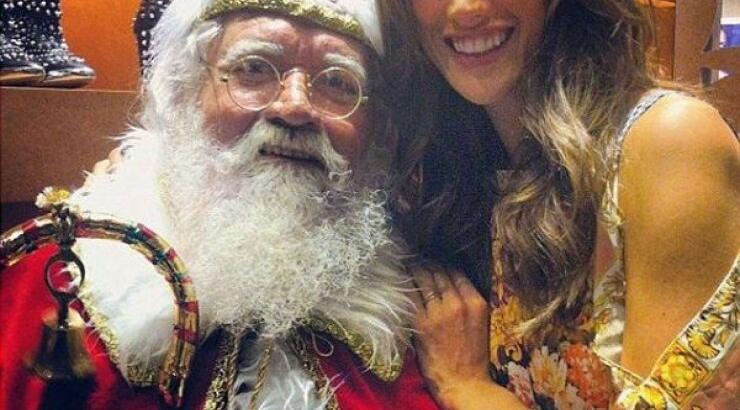 Alessandra Ambrosio: Σέξι πόζα...με τον Άη Βασίλη 