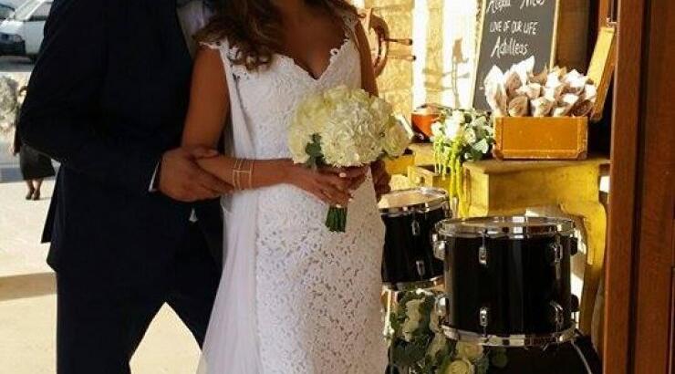 Ανέβηκαν τα σκαλιά της εκκλησίας η Αλεξία Καρακάvνα και ο Νίκος Χριστοδούλου