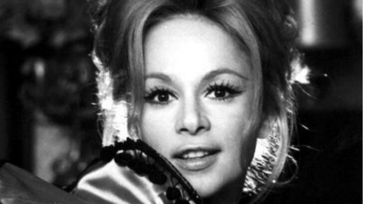 Όταν η Βουγιουκλάκη τρόλαρε αυτούς που την γιούχαραν στο θέατρο