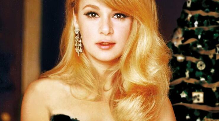 Απίστευτη αποκάλυψη για την Αλίκη Βουγιουκλάκη: Σε ποιαν ηθοποιό έβαλε τις φωνές για να αλλάξει χρώμα στα μαλλιά;