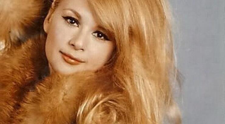 Απίστευτη αποκάλυψη για την Αλίκη Βουγιουκλάκη: “Της έκανα πλάτες για να βγαίνει με τον…”