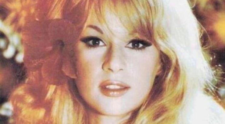 Αλίκη, αγάπη μου: Η Βουγιουκλάκη γυμνή σε αφίσα ταινίας της