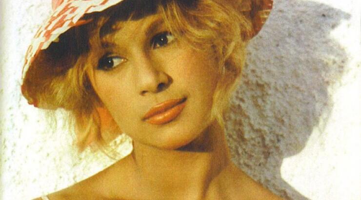 Δείτε την Αλίκη Βουγιουκλάκη πριν από τις πλαστικές