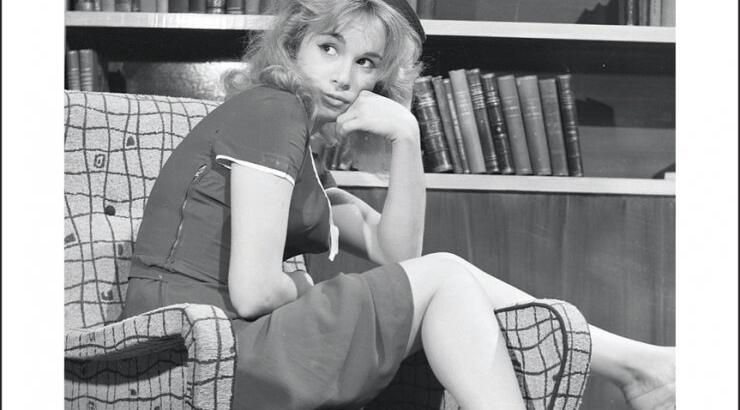 Διάσημη συγγραφέας της Βρετανίας βάζει τη Βουγιουκλάκη εξώφυλλο στο νέο βιβλίο της