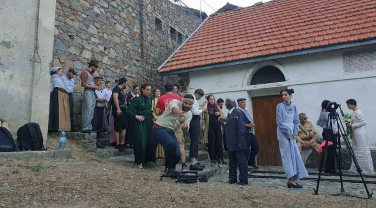 "Άλλα Λόγια Θκειε Παπά": Λίγο πριν την πρεμιέρα της σειράς βρεθήκαμε στα παρασκήνια των γυρισμάτων!