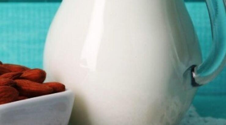 5 πράγματα που πρέπει να γνωρίζετε για το γάλα αμυγδάλου