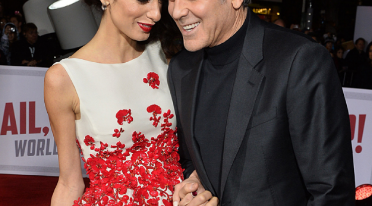 Πλέον δεν κρύβεται με τίποτα! Δείτε πόσο έχει φουσκώσει η κοιλιά της Amal Alamuddin!