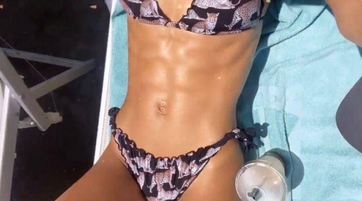 Αυτοί οι κοιλιακοί ανήκουν σε επώνυμη Κύπρια μανούλα! [εικόνες]