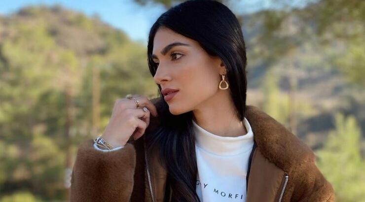 Η Άντρεα Κυριάκου έβαλε το jean παντελόνι που θα φορέσουμε αυτή τη σεζόν 