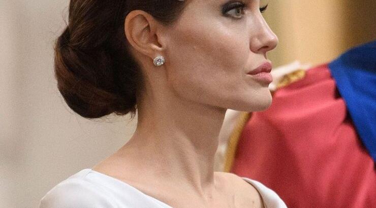 Έκλεψε τις εντυπώσεις η Angelina Jolie στην βασιλική εκδήλωση