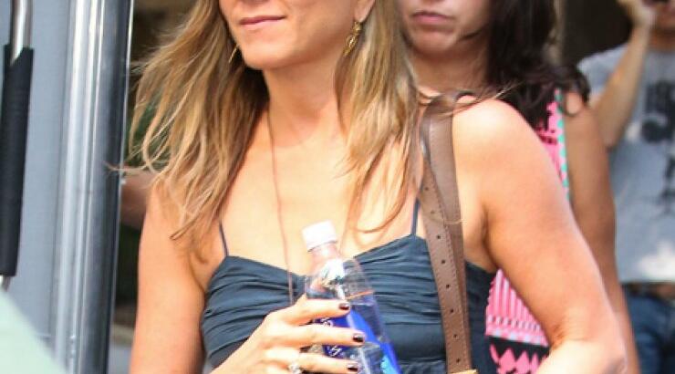 Υποβάλλεται η Jennifer Aniston σε εξωσωματική;