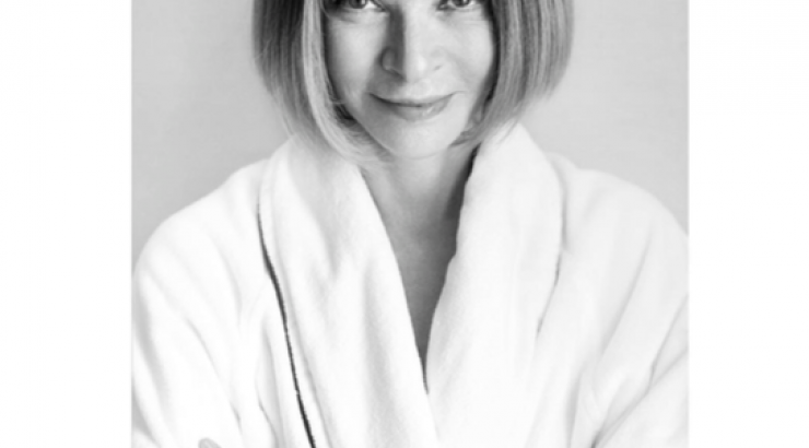 Anna Wintour: Φωτογραφίζεται μόνο με το μπουρνούζι της 