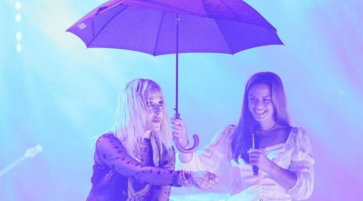 Άννα Βίσση: Έκανε μαθήματα τέννις επι σκηνής μαζί με τη Μαρία Σάκκαρη [εικόνες & βίντεο]