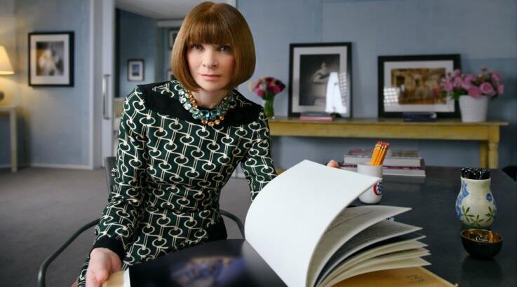 Η Anna Wintour αποκάλυψε σε ποια παλτό αξίζει να επενδύσεις αυτή τη σεζόν