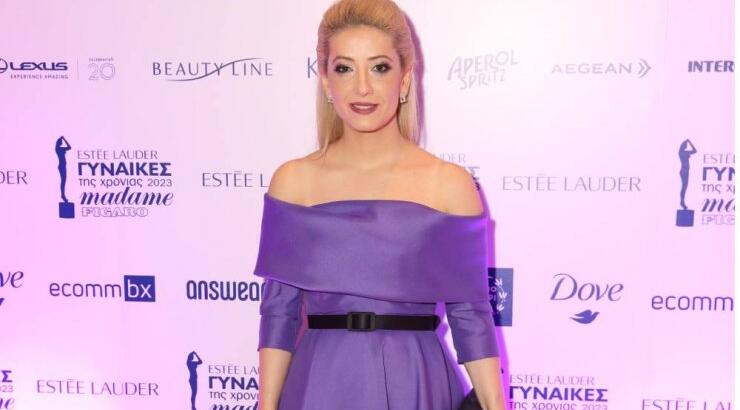 Αννίτα Δημητρίου: Η mini φούστα που πρωταγωνίστησε στο office look της