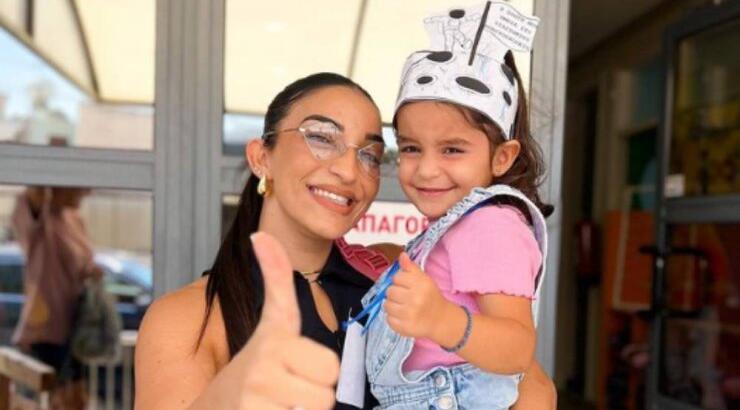 Άντρεα Νικολάου Παναγή: Μας έδειξε το μακιγιάζ που της έκανε η 3χρονη κόρη της, Φλωριάνα [βίντεο]