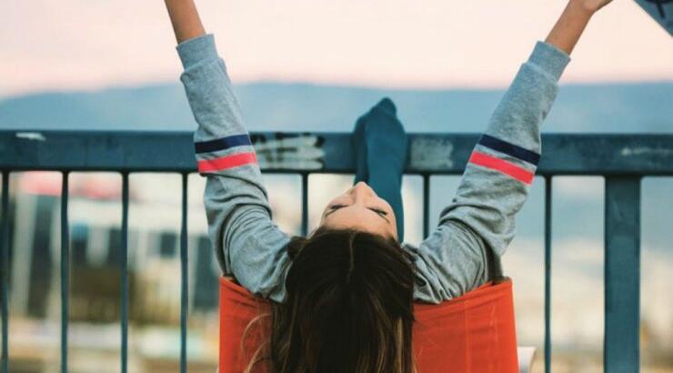 Γνωστή τραγουδίστρια εγκαταλείπει το τραγούδι για να γίνει δασκάλα 