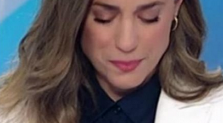 Η πιο άβολη στιγμή! Δείτε τι συνέβη στην Εύα Αντωνοπούλου στην αποφώνηση του δελτίου του ΣΚΑΪ