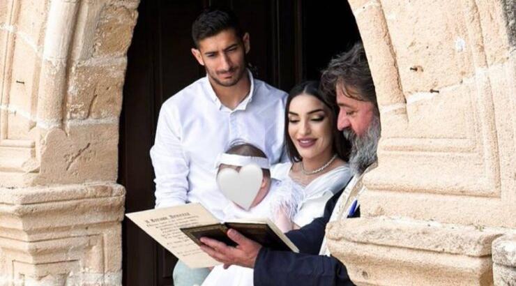 Κωνσταντίνος – Άντρεα Παναγή: Βάφτισαν την κόρη Κύπριου ποδοσφαιριστή [εικόνες]