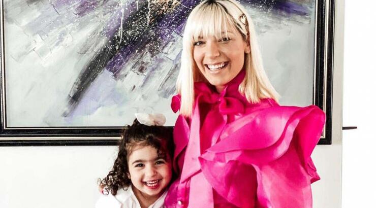 Άντρη Καραντώνη: Πήγαν βόλτα με την Αργυρώ φορώντας χαριτωμένες matchy – matchy προστατευτικές μάσκες! [εικόνες]