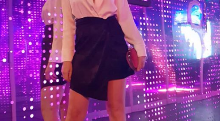 Ουπς! Άνοιξε το φερμουάρ της φούστας της Άντρης Καραντώνη ενώ διασκέδαζε έξω! [βίντεο & εικόνα]