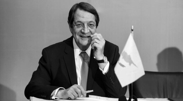 Νίκος Αναστασιάδης: Βρέθηκε σε glamorous party και πήρε το μικρόφωνο και ερμήνευσε Κώστα Χατζή