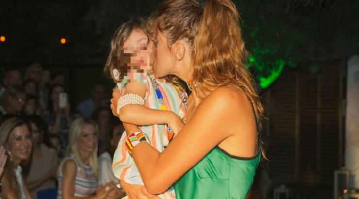 Η Κωνσταντίνα Ευριπίδου σε γύρισμα με τη μικρή Αριάδνη! [βίντεο]