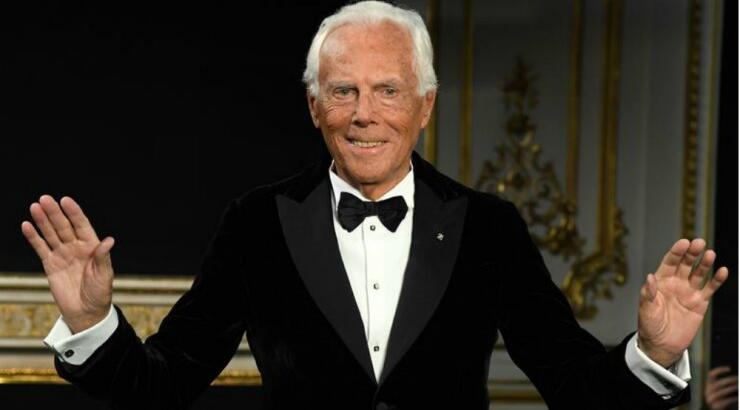 Ο οίκος Armani μας δείχνει εικόνες από το εργοστάσιο του που κατασκευάζει ιατρικές στολές