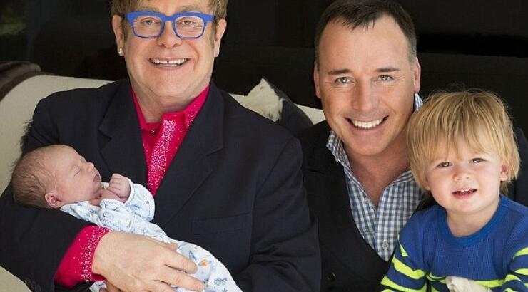 Elton John- David Furnish: Μεγάλωσε η οικογένεια!