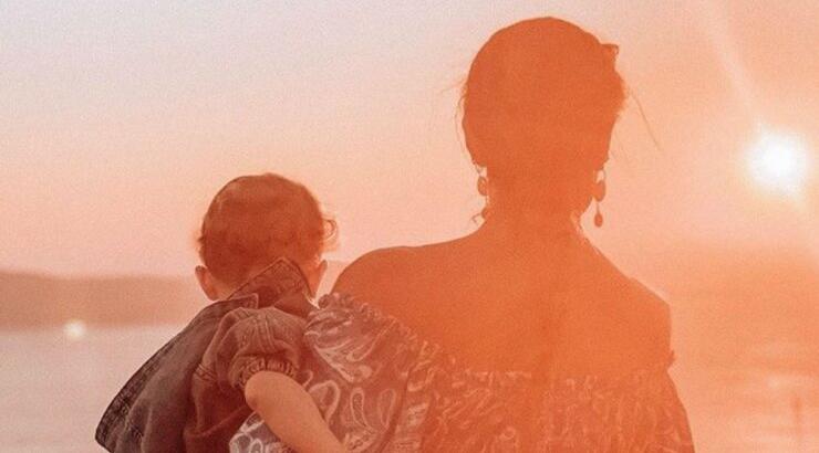 Η Αθηνά Οικονομάκου μας έδειξε τον ενάμιση έτους γιο της να παίζει μουσικό όργανο! [βίντεο] 