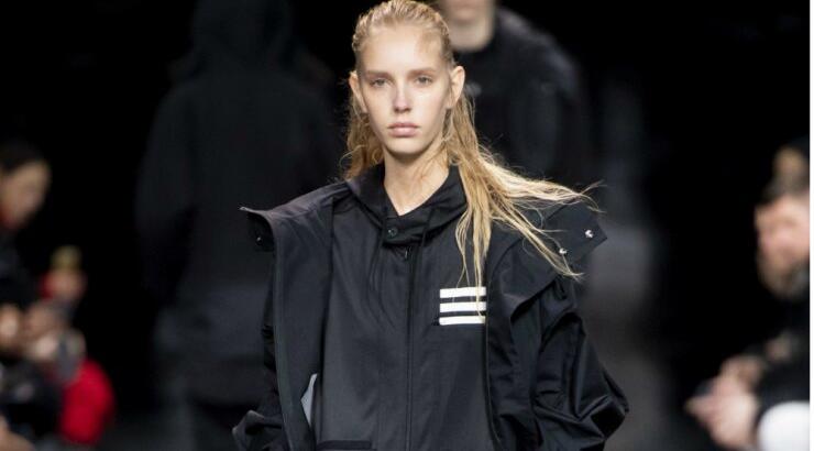 Athleisure look: Φόρεσε το πιο δυναμικό look της σεζόν