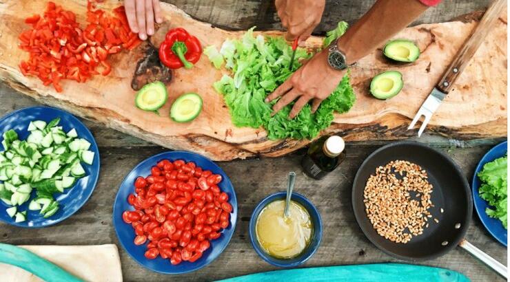 Αν βάλετε αυτό το τρόφιμο στη διατροφή σας θα τρώτε λιγότερο