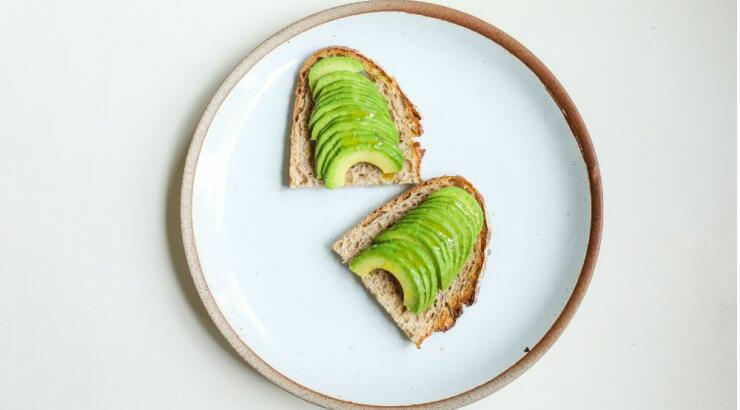 Αυτοί οι πέντε λόγοι θα σε κάνουν να βάλεις σήμερα κιόλας το αβοκάντο στη διατροφή σου