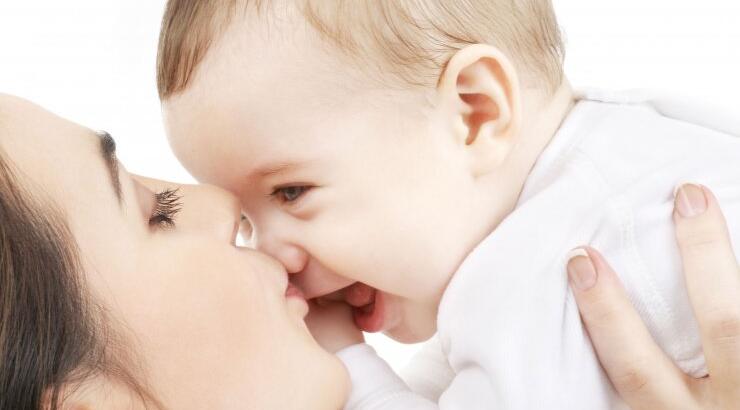 Τα μωρά γεννιούνται χαμογελαστά