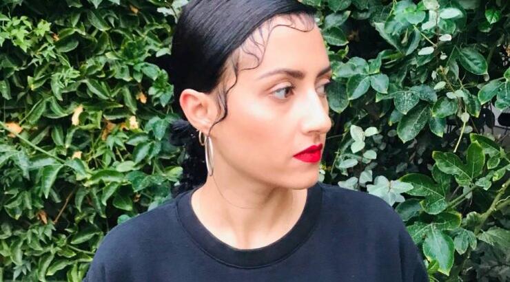 4 τρόποι για να αναδείξεις τα "baby hair"