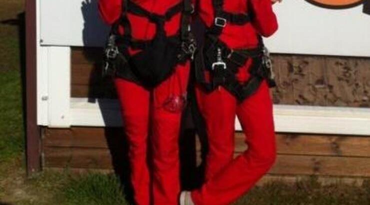 Ποια Ελληνίδα παρουσιάστρια έκανε ελεύθερη πτώση με την κόρη της;