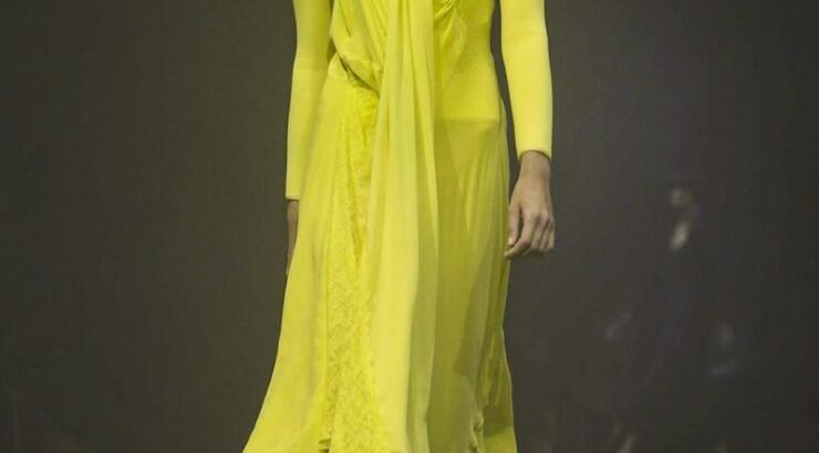 Balenciaga: Tα πιο άσχημα ανοιξιάτικα παπούτσια του παριζιάνικου οίκου είναι ήδη sold out