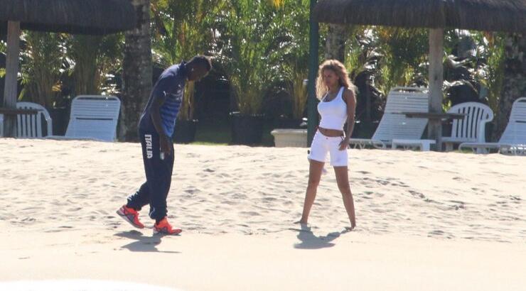 Ποδοσφαιριστής αρραβωνιάστηκε την αγαπημένη του [εικόνες]