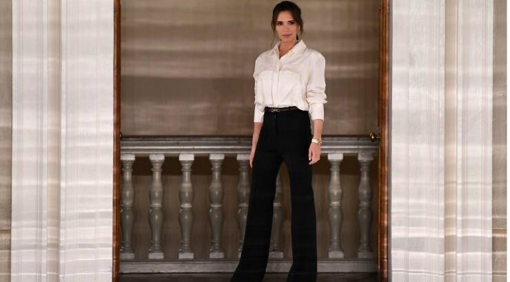 H Victoria Beckham σπάει τους κανόνες με μια άκρως θηλυκή συλλογή