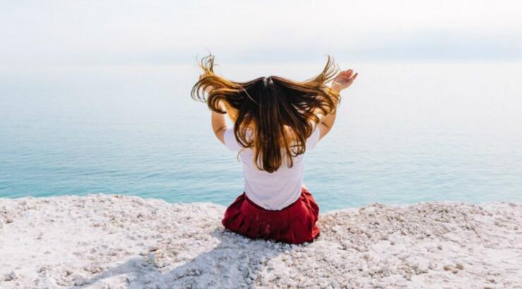 Ενδυνάμωση και φροντίδα στα μαλλιά με λάμψη που διαρκεί