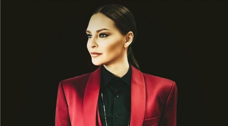 Υβόννη Μπόσνιακ: Το κραγιόν που επέλεξε είναι η απόχρωση που θα φοράς όλη την άνοιξη