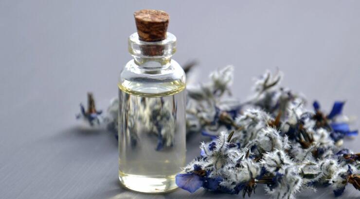 Πώς να φτιάξετε μόνες το δικό σας άρωμα