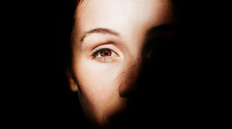 Πως να απαλλαγείτε από τους μαύρους κύκλους με φυσικό τρόπο