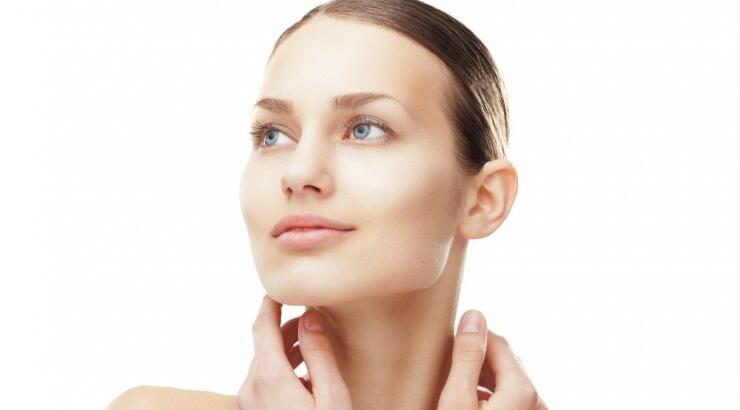 H ειδικός σου δίνει πέντε συμβουλές για να προετοιμάσεις έγκαιρα το δέρμα σου για τις γιορτές