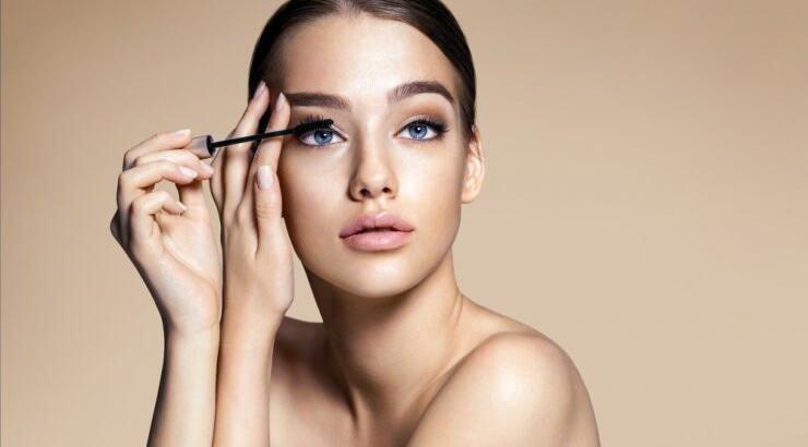 Nέα πολυ-λειτουργική μασκάρα! Με τεράστιο όγκο και μήκος, για μακιγιάζ ή ως θεραπεία