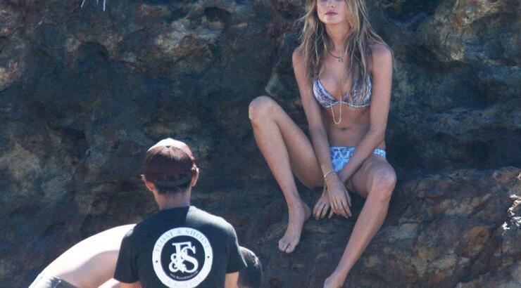 Δείτε την σέξυ φωτογράφηση της συζύγου του Adam Levine [εικόνες]