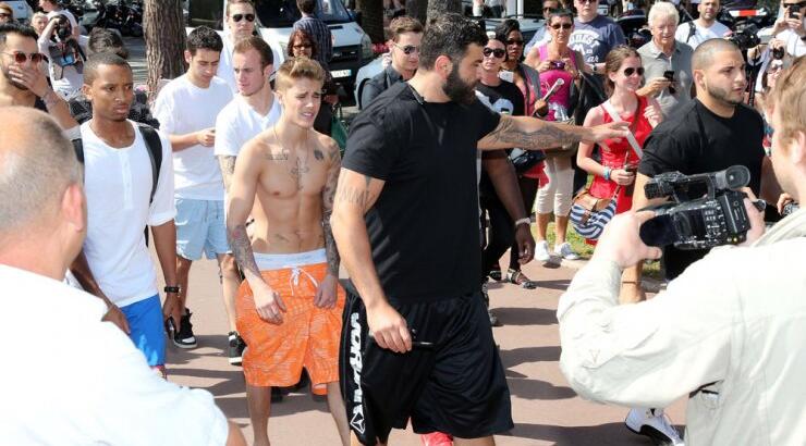O Justin Bieber ημίγυμνος στι Κάννες [εικόνες]